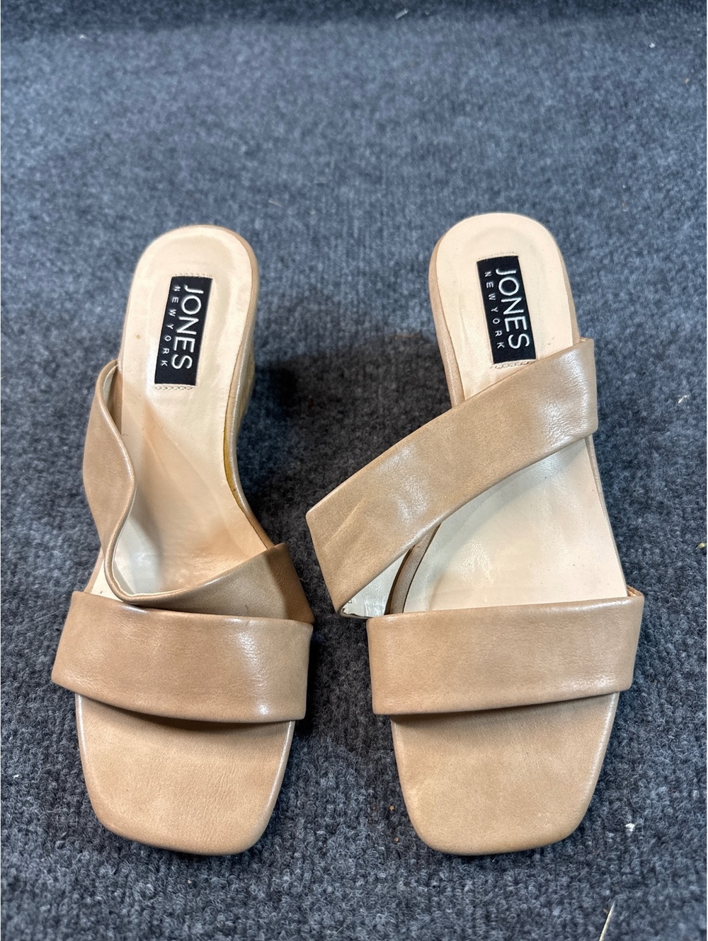 Jones New York Women’s Size 7 Ireva Beige Tan Wedge Heel Slide Sandals